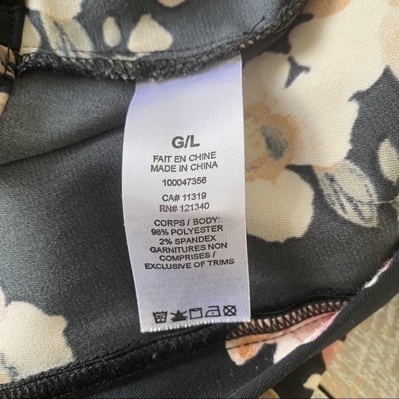 DYNAMITE-HIGH Rise Ruffle Hem Floral Shorts (Size:Large) - Picture 9 of 10